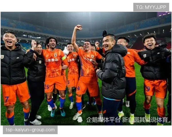 国家队与国际队进行友谊赛 教练组检验新战术，国家队和俱乐部比赛